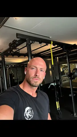 Nicht die Motivation bringt dich ans Ziel, sondern die Disziplin, wenn die Motivation fehlt. Power 🔥😤💪 #training #power #diziplin #soldat #viral #fyp #beastmode #maximalgewicht #trainhard #gymworkout #gymmotivation #keinlimit #StrengthGoals #GymMotivation #trainhardorgohome 