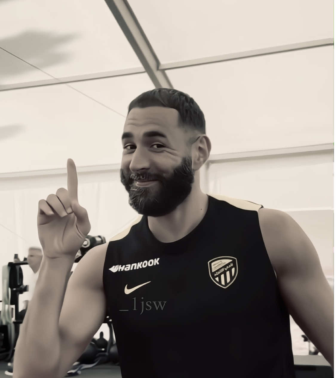 ما يليق عليه الا الضحك - #بنزيما #بنزيما_الحكومه #الاتحاد_العميد #الاتحاد #الاتي 