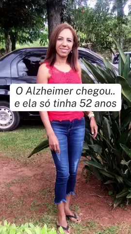 Antes e depois. Antes, cheia de vida e planos. Depois, enfrentando o Alzheimer. Mas o amor e o cuidado permanecem. Se você conhece alguém que enfrenta essa luta, marque aqui para que essa mensagem chegue até eles. #AlzheimerPrecoce #CuidadoraComAmor #Memórias #ElaJáFoiTãoForte #FilhaCuidadora #RealidadeDoAlzheimer #Alzheimer #Cuidados #AmorQueCuida#CapCut #cratorserchinsight 