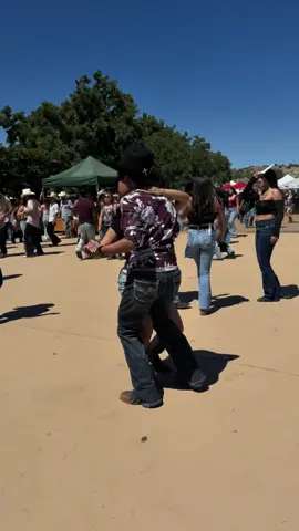 Yk me and twin get down 😛#fyp #foryou #foryoupage #caliboy #caliboyz #calistyle #dancing #bailando #norcal #bayarea #parati #viral @luvia<3 