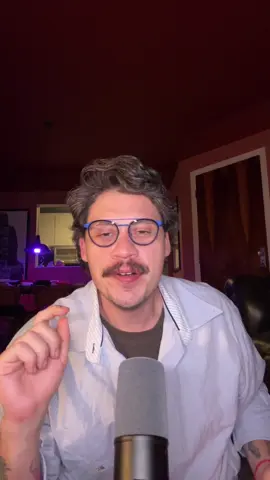 Bem vinds a nossa aula de historio, no módulo de hoje “o que é uma dita dura. Com citação do livro “Cala boca, jornalista” do Fernando Jorge #gaytiktok #lgbt🌈 #lgbt🏳️‍🌈 #fy #pravc 