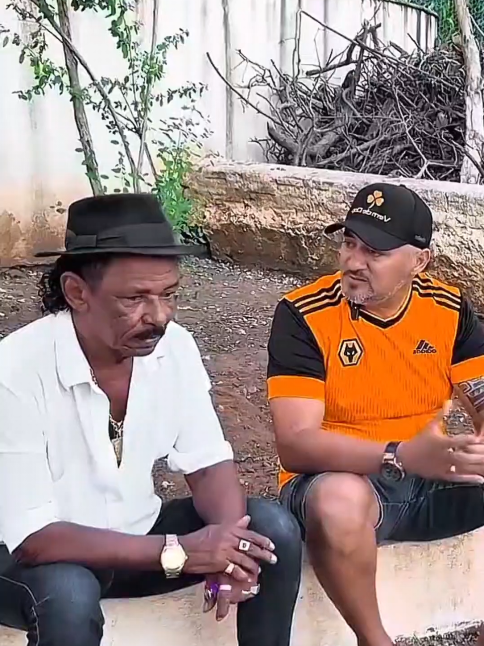 Levei uma surpresa pra Tiringa mas só ele que escuta. 😂 #tiringa #charllesrekson #voz 