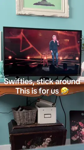 This brought me joy 🤗 #swifttok #swiftie #swifties #marcmaron #biggerthanthewholesky 