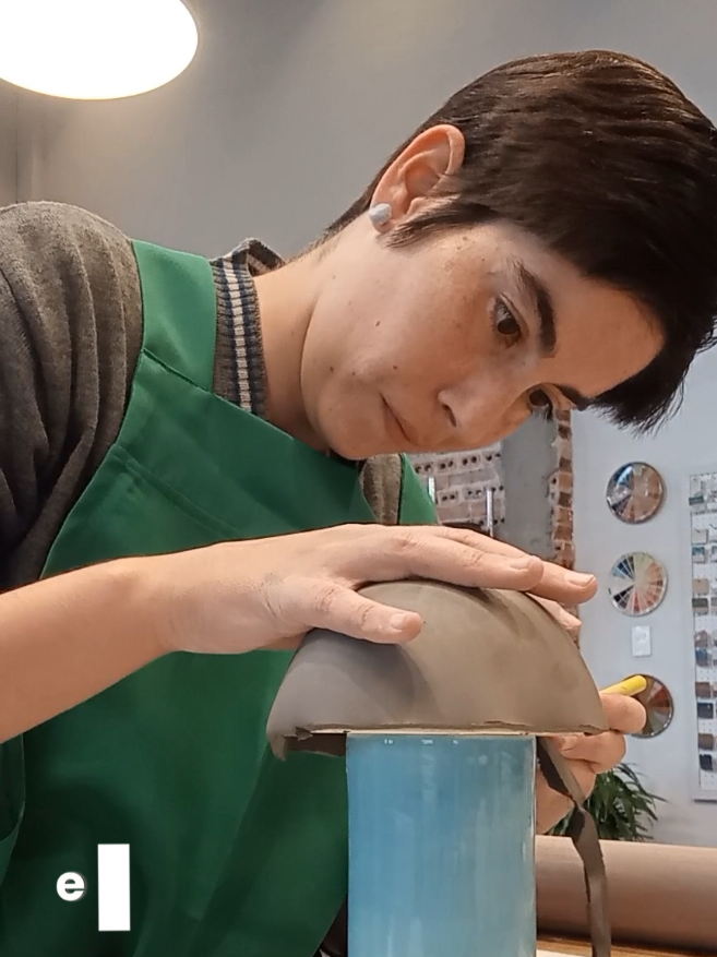 Comecei a semana botando a mão na massa para fazer tigelinhas!! #cumbucadeceramica #cerâmica #argila #ceramicart #pottery #ateliealmamia #fyp #ceramicacuritiba 