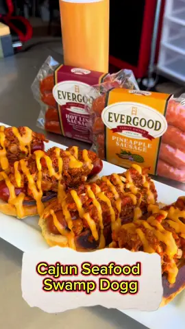 Ayooo these Cajun Seafood Swamp Doggs ain’t playin’! 🐊🦐🌭 One bite and you in the bayou talkin’ ‘bout “LAWDY!” 😂 This that food truck flex, chef gone wild in the kitchen 😤💨 #foryou #BayouBangers #ChefThaiEats #fyp  #CapCut