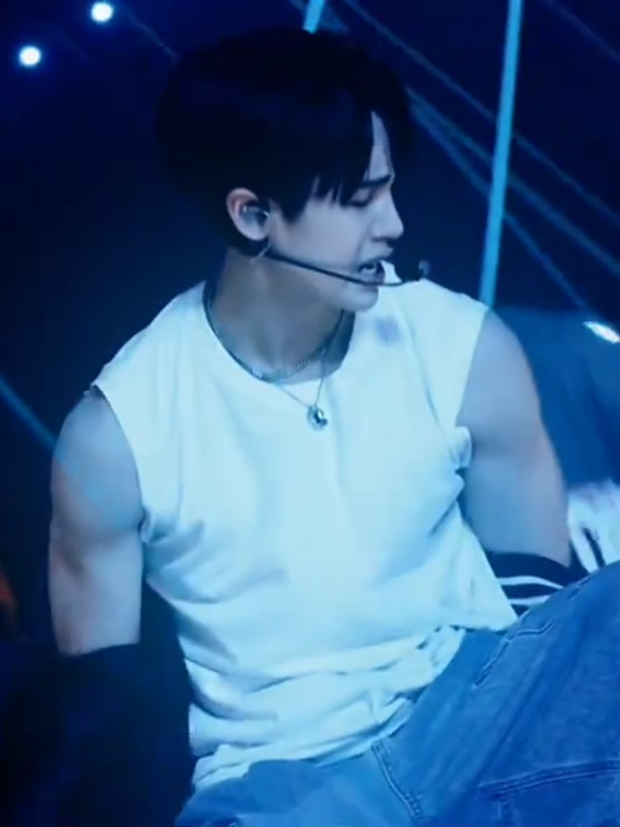 #HUNTER I want to edit the other members but my lazy ahh refuses to look for clips || i love hunter with songs in spanish 🔋❤️ ac: a1exsmp3 #xikers #roady #xikershunter #parati #foryou #foryoupage 