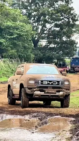 💥 ¿Estás listo para domar a la bestia? 📲 Cotizá hoy y sentite el dueño del camino. #BYDShark #PickupHíbrida #AventuraSinLímites #BYDCostaRica #MovilidadEléctrica #OffRoad #TecnologíaBYD
