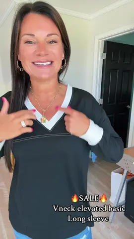 Vneck long sleeve shirt 🌟 jeans and tee outfits 🌟sale ends soon #tiktokshopbacktoschool #fashiontiktok #TikTokShopCreatorPicks #vneck #vnecklongsleeve 