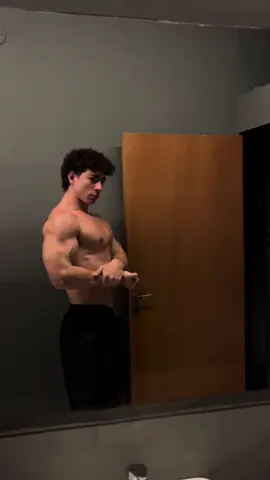 Un día cualquiera en mi vida. #gym #GymTok #fitnessmotivation #naturalbodybuilding #fitnessargentina #cba 