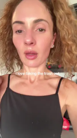 CLEAN GIRLS UNITE #cleaninghacks #cleangirllook #cleaningtips #creatorsearchinsights 