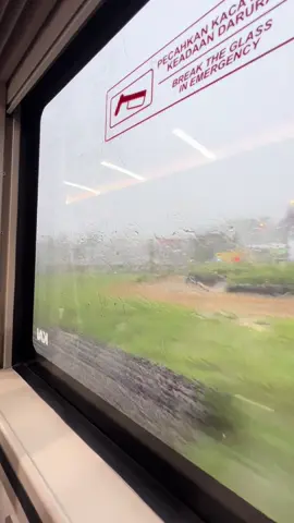 Kereta + Hujan = Sangat Syahdu  Moment di mana KA (247) PROGO dengan menggunakan Ekonomi Stainless Steel New Generation menembus derasnya hujan dengan syahdu😍🤩 @KAI121 @Kereta Api Kita  #fyppppppppppppppppppppppp #fyp #fypシ #viral #xyzabc #xyzbca #xybca #xyz #foryour #foryourpage #foryourpageofficiall #foryourpage❤❤ #railfansindonesia #kai121 #kai121_ #kai121🚂🚂🚂 #keretaapikita #kontenhiburan #sukanaikkereta #viralvideo #viralvideosofficial #ayonaikkereta #potretrailfans #railfansnusantara #id_railfans #keretaapiindonesia 