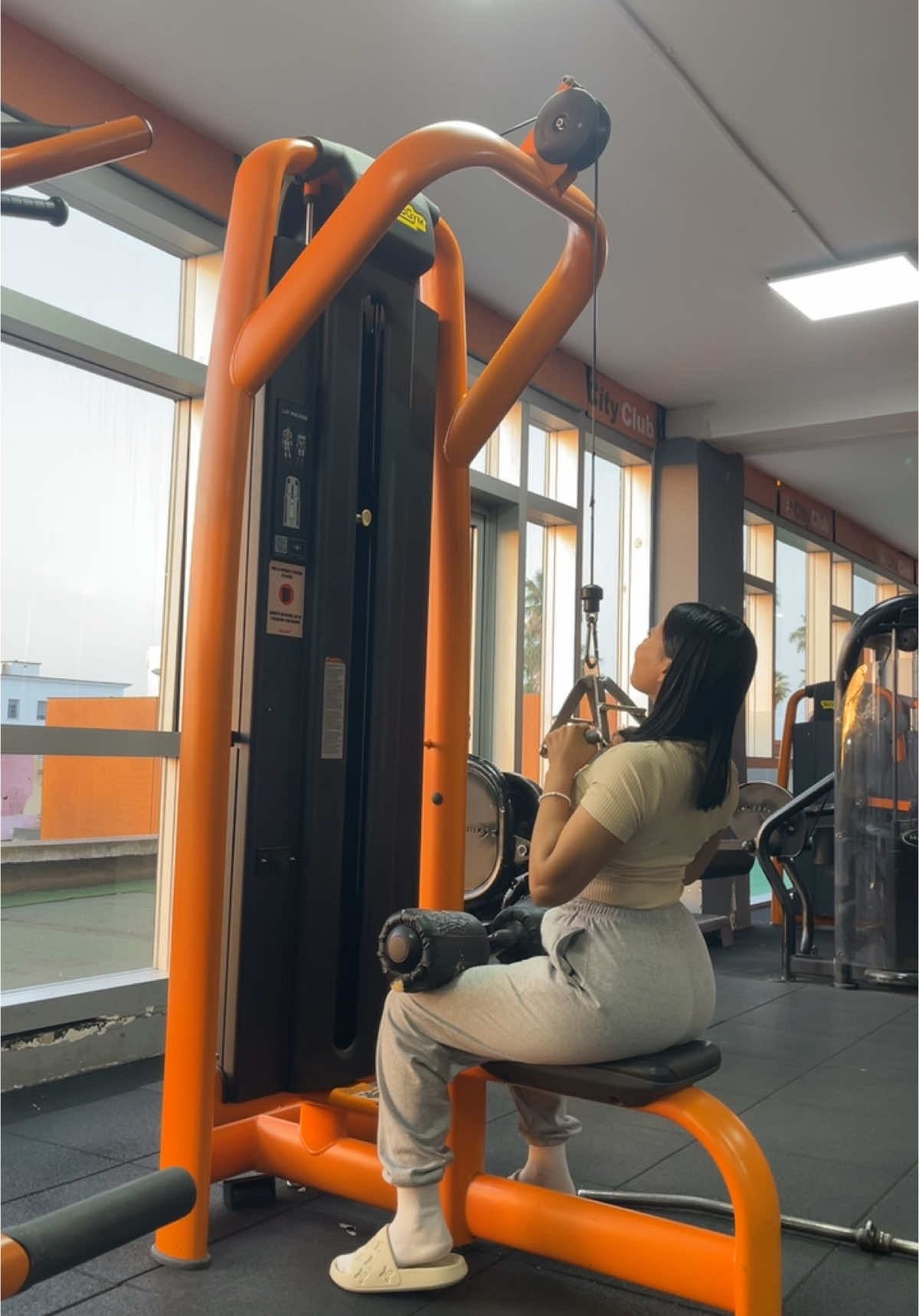 💪🏼✨ #gym #photography #dorso #motivation #Fitness #reels #mohamadia #morocco #fypageシ #gymgirl #gymmotivations #cityclubmohammedia #foryoupage❤️❤️ #explore #folow #gymtiktok #fitnessroutin #elgrandetoto 