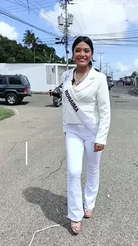 Más allá de la pasarela: Un corazón que inspira! ❤️✨ En Magic Models, creemos que la verdadera belleza reside en la bondad. Hoy, celebramos el compromiso social de nuestra talentosa alumna, @aimeth2507 , quien como parte de su participación en el concurso Reina del Cacao Bolívar, lideró una hermosa labor social. Fue un día lleno de emoción y alegría, donde ella, acompañada por sus increíbles compañeras y nuestra maestra, Angemar Ortiz, llevó sonrisas y ayuda a quienes más lo necesitan. Este reel es un testimonio de que el modelaje es una plataforma para impactar positivamente. Estamos inmensamente orgullosos de formar jóvenes que no solo brillan por su talento, sino también por su empatía y compromiso con nuestra comunidad. #model #academiademodelaje #laborsocial #belleza #reels #sanfelix 