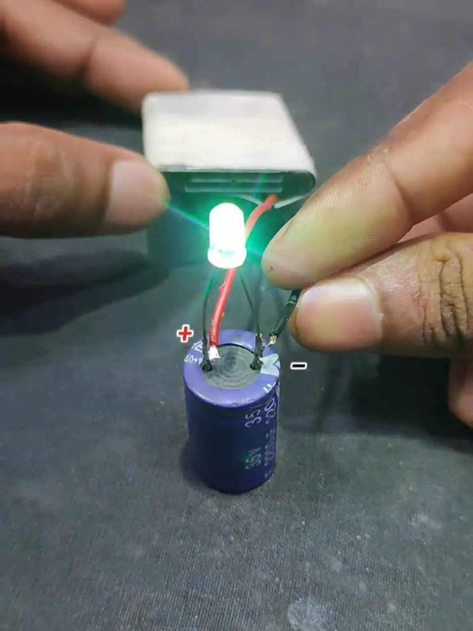 Power Of Capacitor 😱 #tiktok #trending #viral #viralvideo #experiment #project #ideas #amazing_inventions #DIY