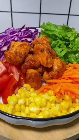 enak pake BANGET😭 Bahan : 200 gr dada fillet dry rub @healthyrepublic.id  sayuran apa aja yg cocok yg kamu suka salad dressing #chickensalad #saladsayur #salad #resepsalad #resepayam #olahanayam #resep #tips #dryrub 