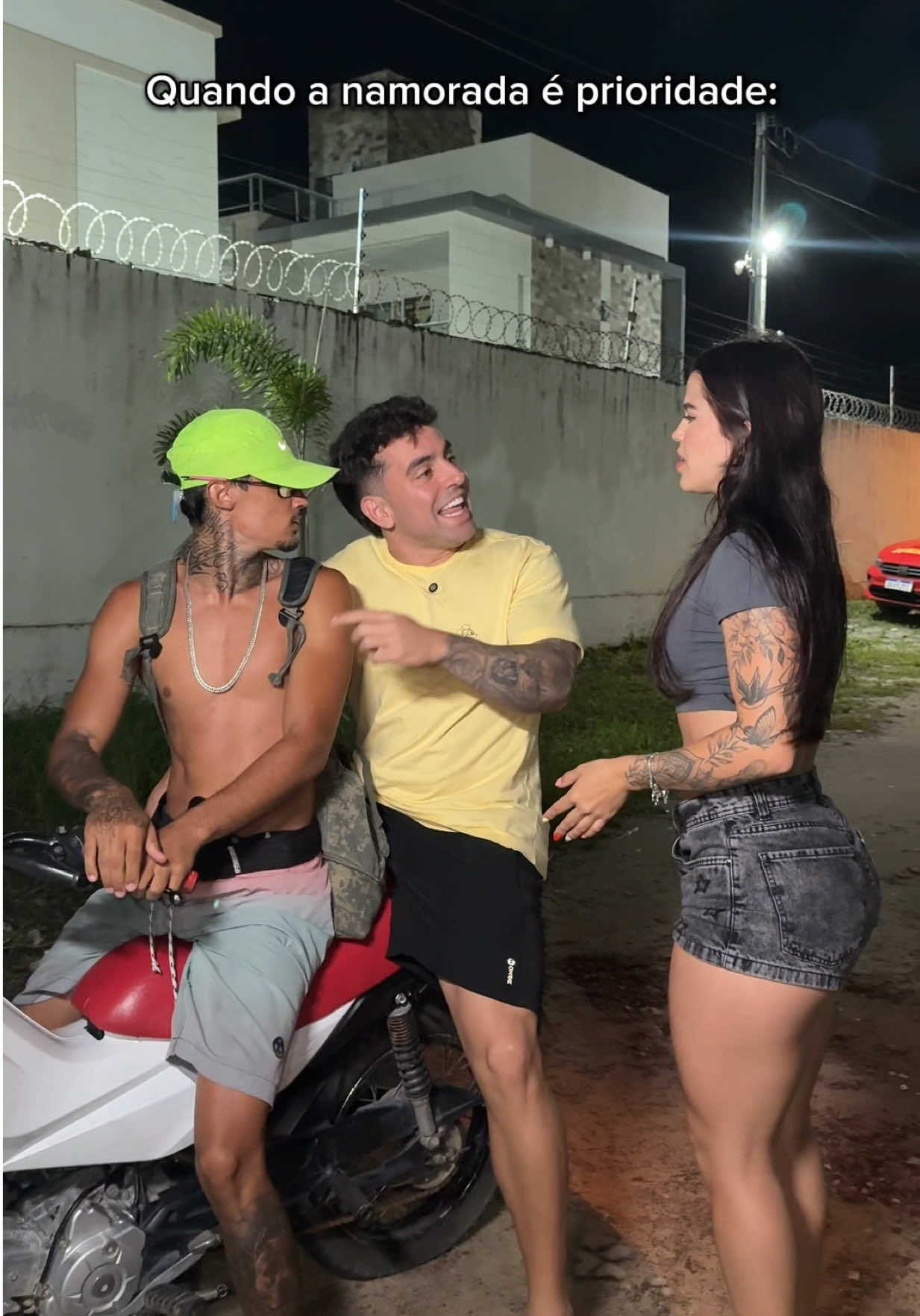 Namorada primeiro depois vem o amigo 