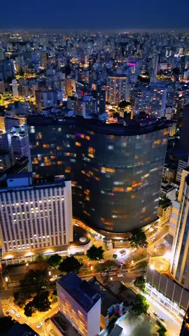 Boa noite, SP 🧡 📍Edifício Copan #copan #edificiocopan #saopaulocity #turismosp #culturasp 