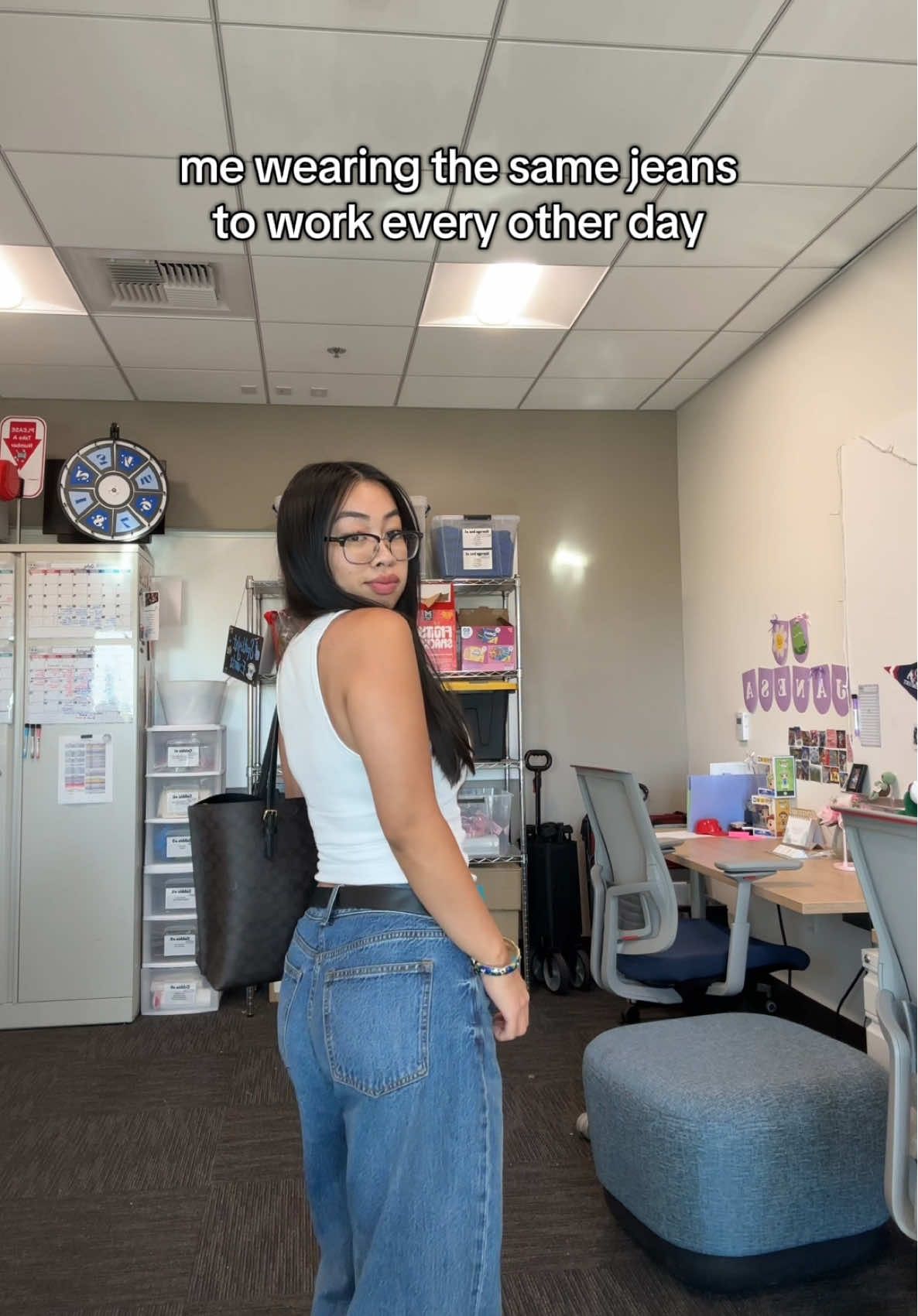 but who’s actually paying attention  #abercrombiejeans #work #OOTD