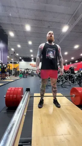 New Deadlift PR, 405! Pull was clean, exit was…bad lol. My Left hand was loosing it so I bailed. Left hand has a fake knuckle so baaad grip strength. Need straps. GGs, almost 4 months of training with a PT.  #gym #deadlift #gymbaddie #PR 