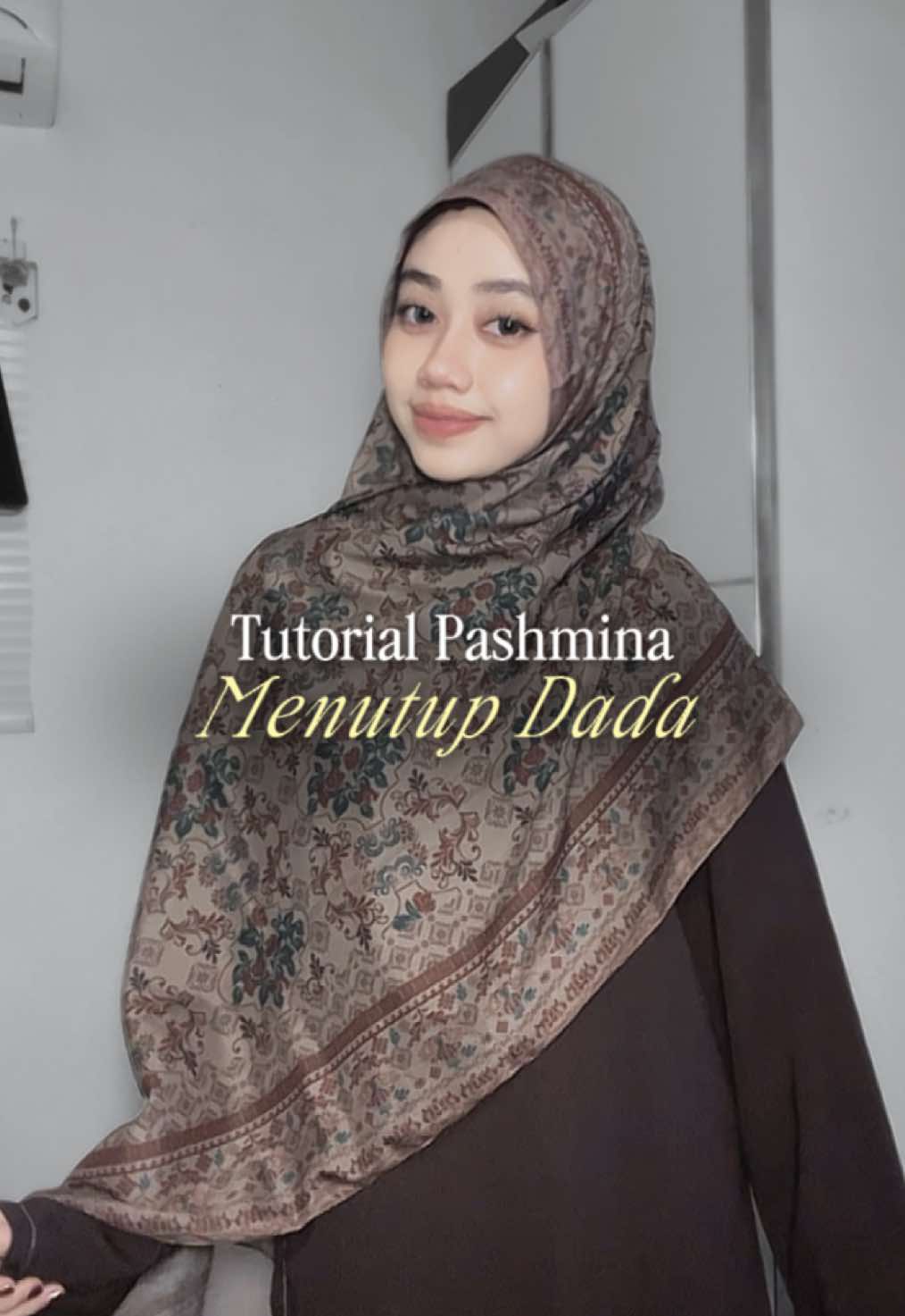 Replying to @han⋆𐙚₊  Style yg sangat simpleee💗💗 #tutorialhijab #hijabmenutupdada #tutorialpashmina #hijabitiktok #printedpashmina 