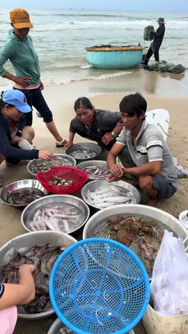 Chợ sớm Làng Chài