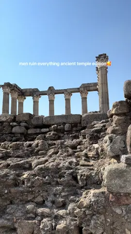 Can’t women just have ONE THING JUST ONE  #History #historytiktok #historymemes #womeninhistory #portugal #traveltiktok #travel #women #girls 