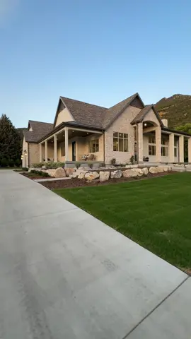 #gordonmilarconstruction #paradeofhomes #hometour #customhomes #lindydenny 