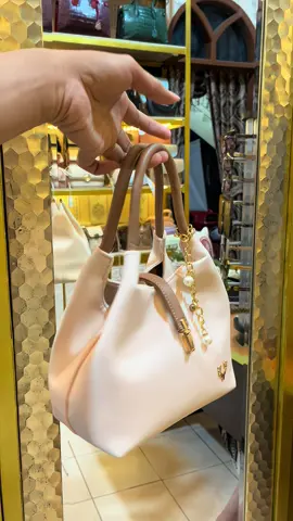 Pantes aja tas ini udah laku banyak di tiktok, soalnya udah murah masih nekat aja ngasih diskon #tasselempangwanita #handbagwanita #taswanitaelegan #shoulderbagwanita 