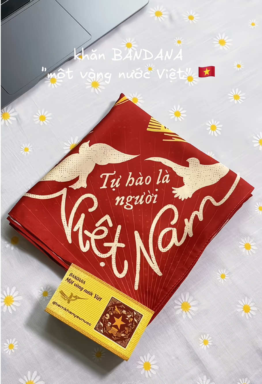 +1 phụ kiện khăn “một vòng nước Việt” đi đu concert Quốc Gia A80 🇻🇳✨🧏🏻‍♀️ #khanbandana #phukienunisex #khanluasatin #vietnam #ilovevietnam #bandana #A80 #concertquocgia #quockhanhvietnam #2thang9 #motvongnuocviet #khanyeunuoc #khancodosaovang 