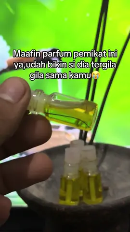 Tidak buat tes tes 🙏🏻 bisa buat pasangan mu rindu berat 🤭 #minyakpemikat #minyakoles #fyp #minyakaura #parfumviral 