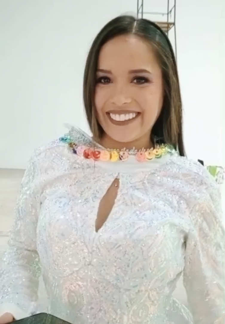 Gracias por el saludo amiga 🎂💕 @Kiara Lozano #fyp #tiktokviral #cumpleaños #corazonserrano #kiaralozano 