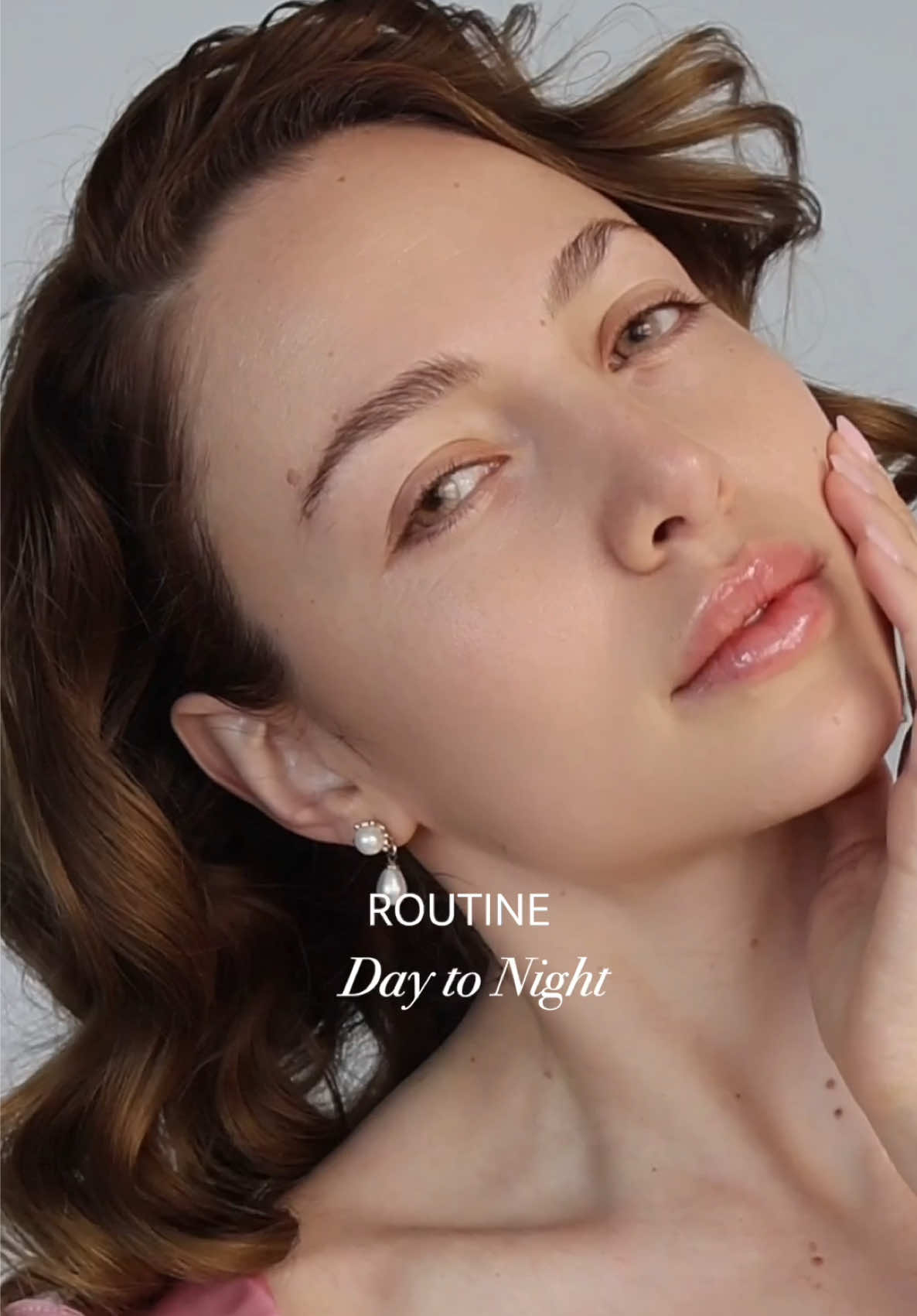 Day to Night routine with my favorite lip comfort oils by @Clarins USA delivering thirst-quenching hydration 24/7! #clarinspartner 