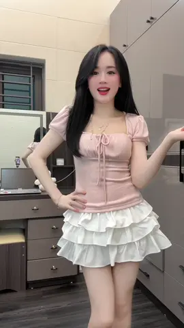 Mẹ bỉm nhưng tâm hồn còn đôi mươi lắm :)), cái gì trẻ đẹp thì mình mặc thôi🥰 #fyp #trending #review #xuhuong #xh #vayxinh #viral 
