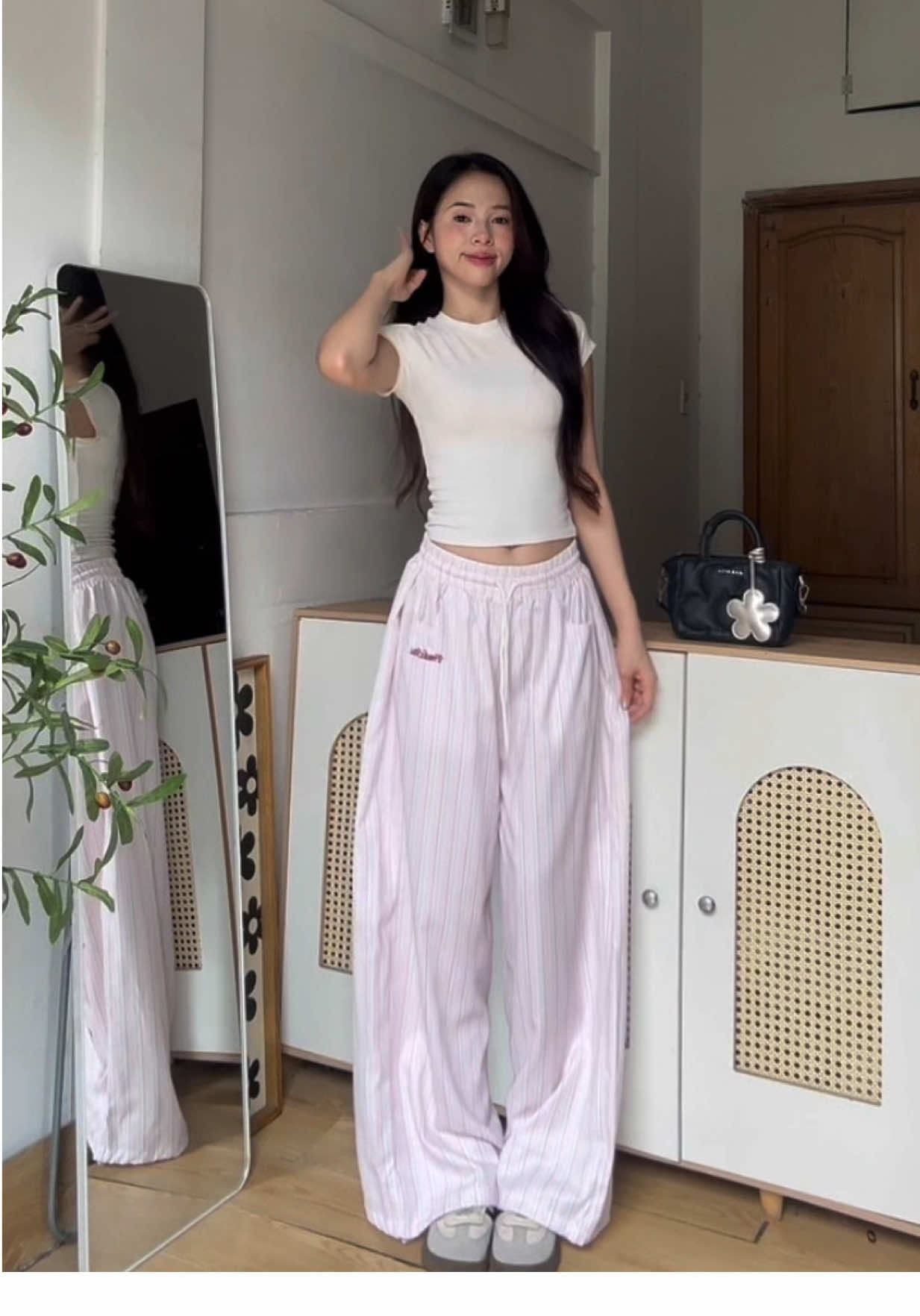 Màu quần kẻ xinhh íi #1m68review #quanongrong #quanke #quankesoc #quanongsuongnu #quanhong 