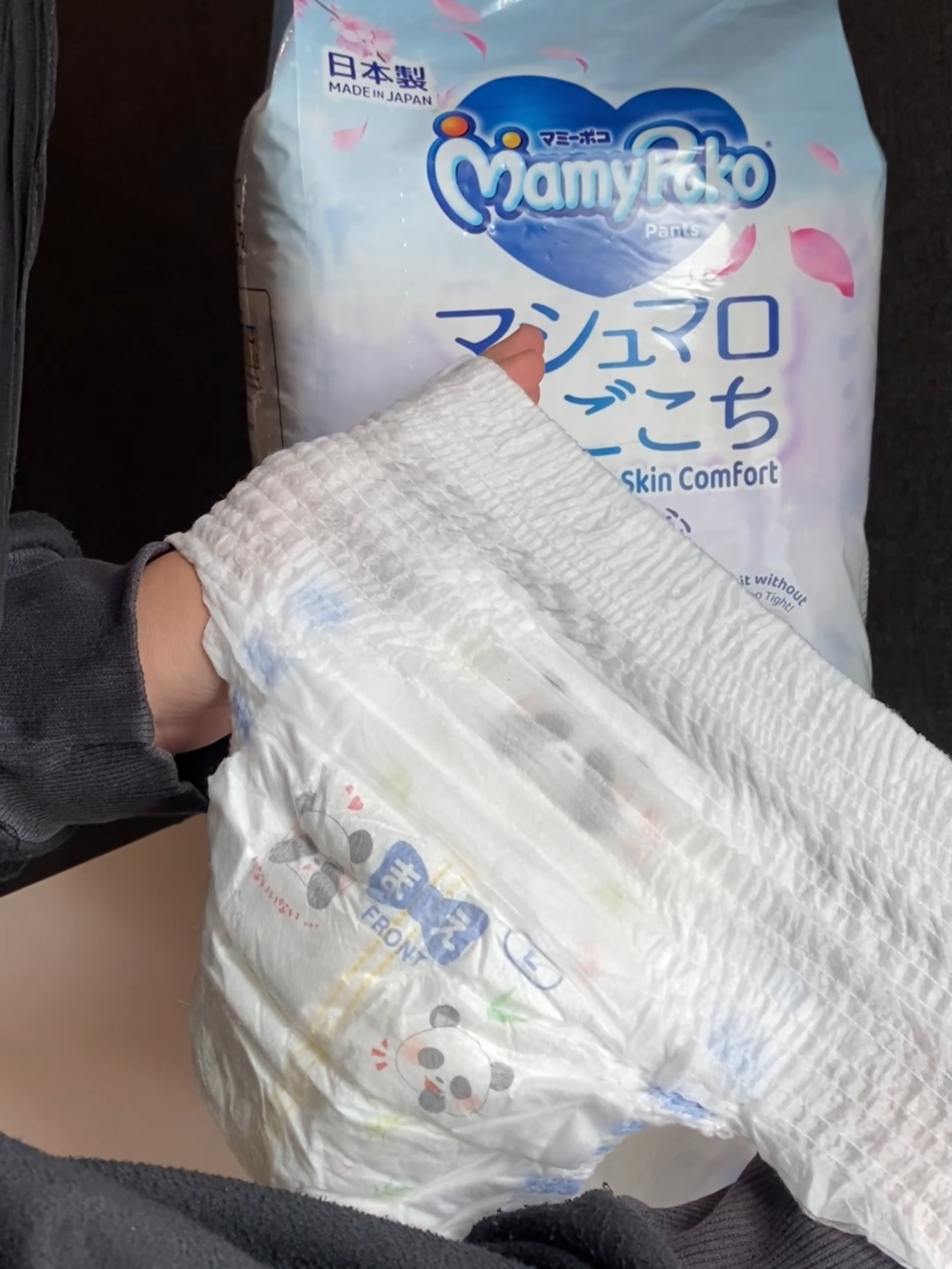 Air Fit kualiti SUPER PREMIUM MamyPoko merupakan 100% buatan Jepun. 100% daripada kapas organik, nipis & selembut marshmallow membuatkan si kecil anda selesa & elak kulit meragam #MamyPokoAirFit #MamyPoko #mamypokoairfitpantsdiapers