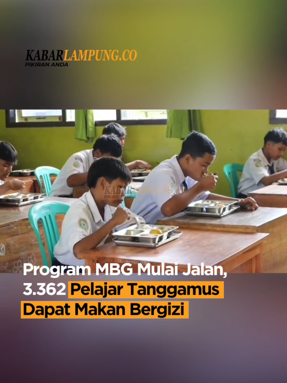 Program Makan Bergizi Gratis (MBG) yang digagas Presiden Prabowo Subianto resmi dijalankan di Kecamatan Pugung Kabupaten Tanggamus, Senin 4 Agustus 2025  Untuk pertama kalinya, Dapur MBG Pekon Banjar Agung Udik, Kecamatan Pugung, menyalurkan makanan bergizi kepada 3.362 pelajar di 35 satuan pendidikan yang terdiri dari jenjang TK, SD/MI, SMP/MTs, hingga SMA/MA, Senin (4/8/2025). Menu yang disajikan dalam penyaluran perdana ini terdiri dari nasi, ayam goreng, tumis buncis dan wortel, tahu, serta buah jeruk manis. Program ini bertujuan untuk meningkatkan asupan gizi dan konsentrasi belajar para peserta didik. Kepala SPPG Banjar Agung Udik, Qistosi mengatakan, kegiatan ini merupakan bentuk nyata dukungan terhadap program pemerintah pusat.  