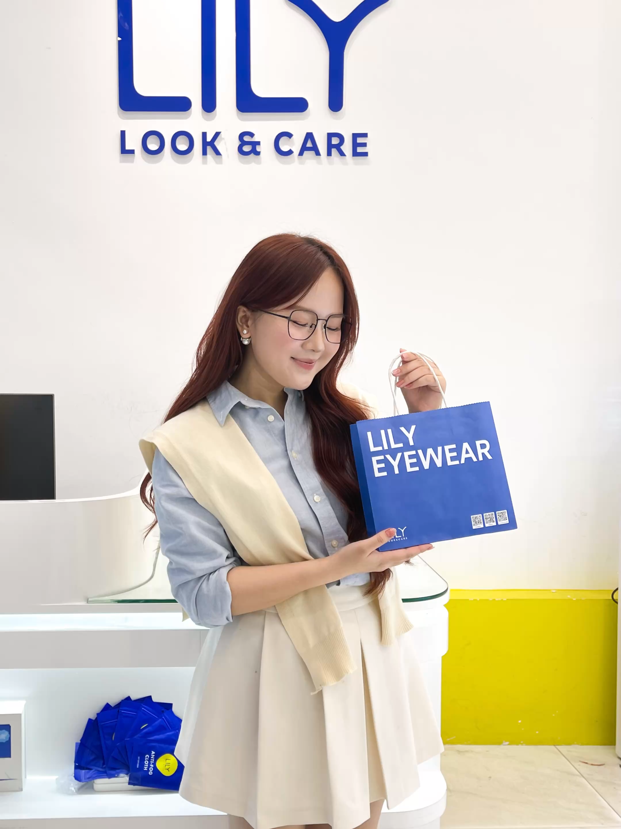 ✨ Mẫu gọng must-have cho các nàng công sở đây rồi! Gọng khoan nhà Lily luôn là top pick của team văn phòng nhờ thiết kế tinh tế – sang trọng, đeo lên là auto glow up nhan sắc. Tranh thủ ghé săn liền nha các chị emm 😍 #lookandcare #kinhmatlily