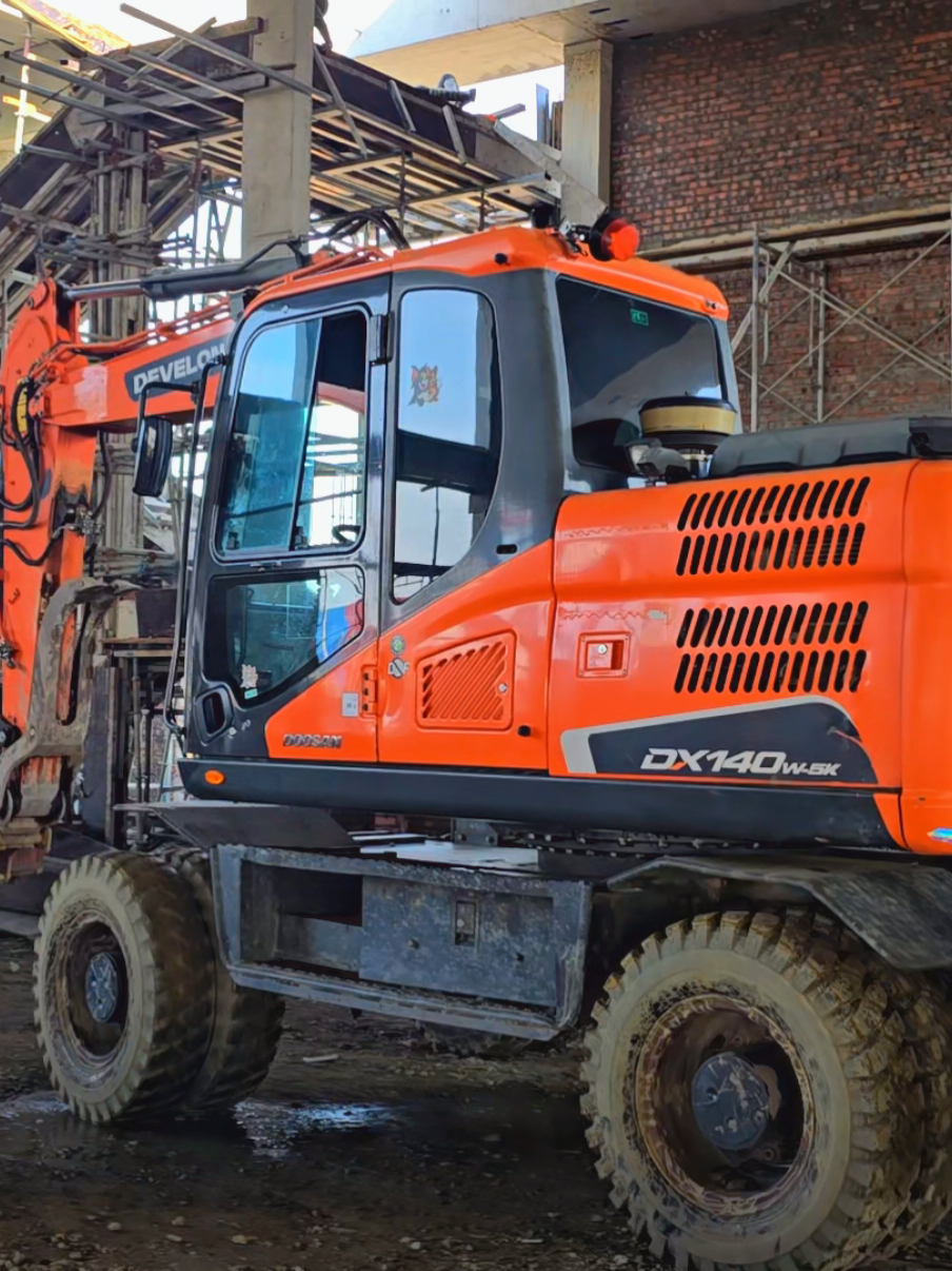 Rồi ai mua xe nâng nữa nhỉ? #doosan140 #excavator #máyxúc 