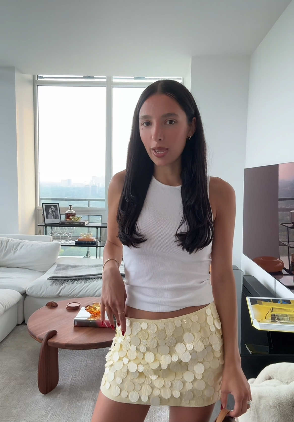 This skirt is everything #tryonhaul #peppermayo #peppermayohaul #butteryellow #miniskirt #goingoutoutfit #bananarepublic #rayethelabel #revolve #kittenheels #thongheels #summeroutfits #outfitinspo #microinfluencer #microinfluencers #fashiontiktok #fashioninspo #foryou #fyp #ootn #fashionfinds #fashiontiktok #fashiontips #fashion #skirt 