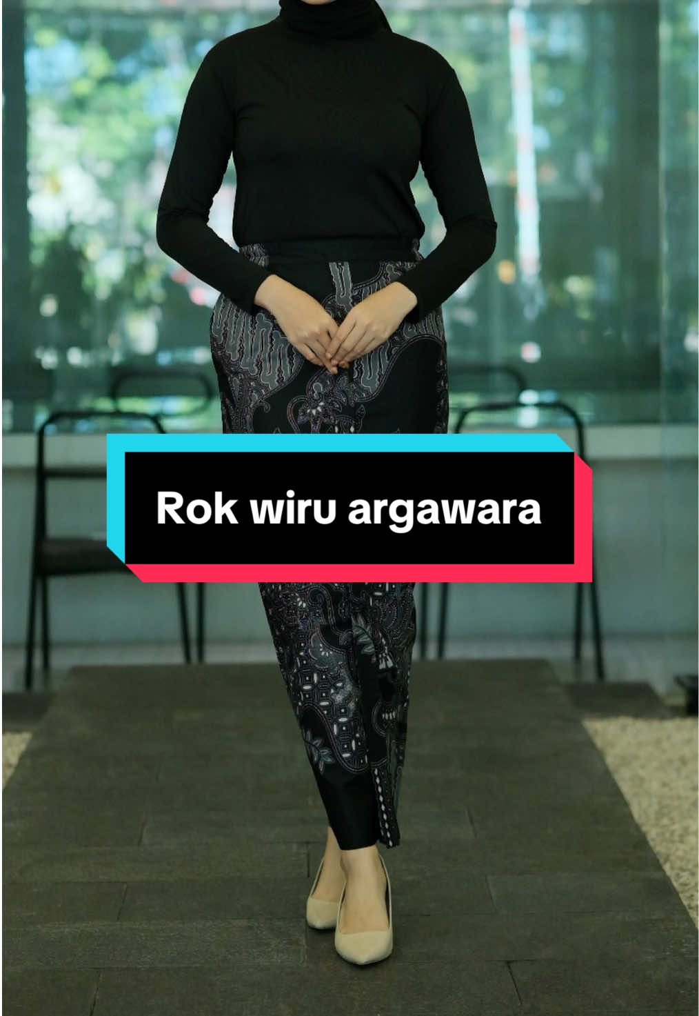 Stop bingung outfit! New series rok wiru manten ini solusi outfit kamu. Deşsin eksklusif, kualitas terjamin! Aman kan outfitmu sekarang juga!!! #rokwirubatik #rokbatik #rokspan #batikindonesia #batikcouple #kemejabatik #batikmodern 