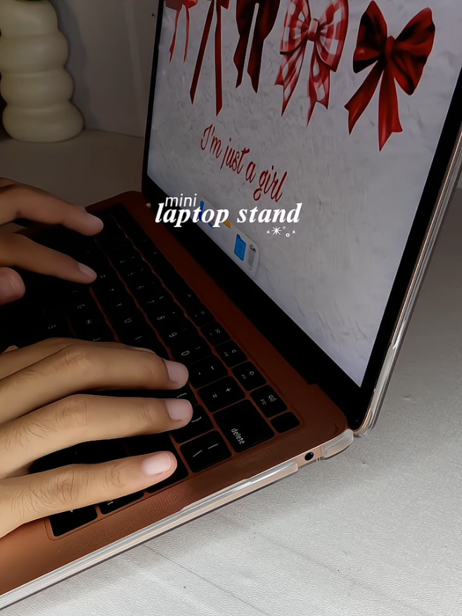 mini laptop stand! ⋆✴︎˚｡⋆ #minilaptopstand #laptopstand #laptop #laptops #stand #overheat #overheating #fyp #fyppppppppppppppppppppppp #maki 