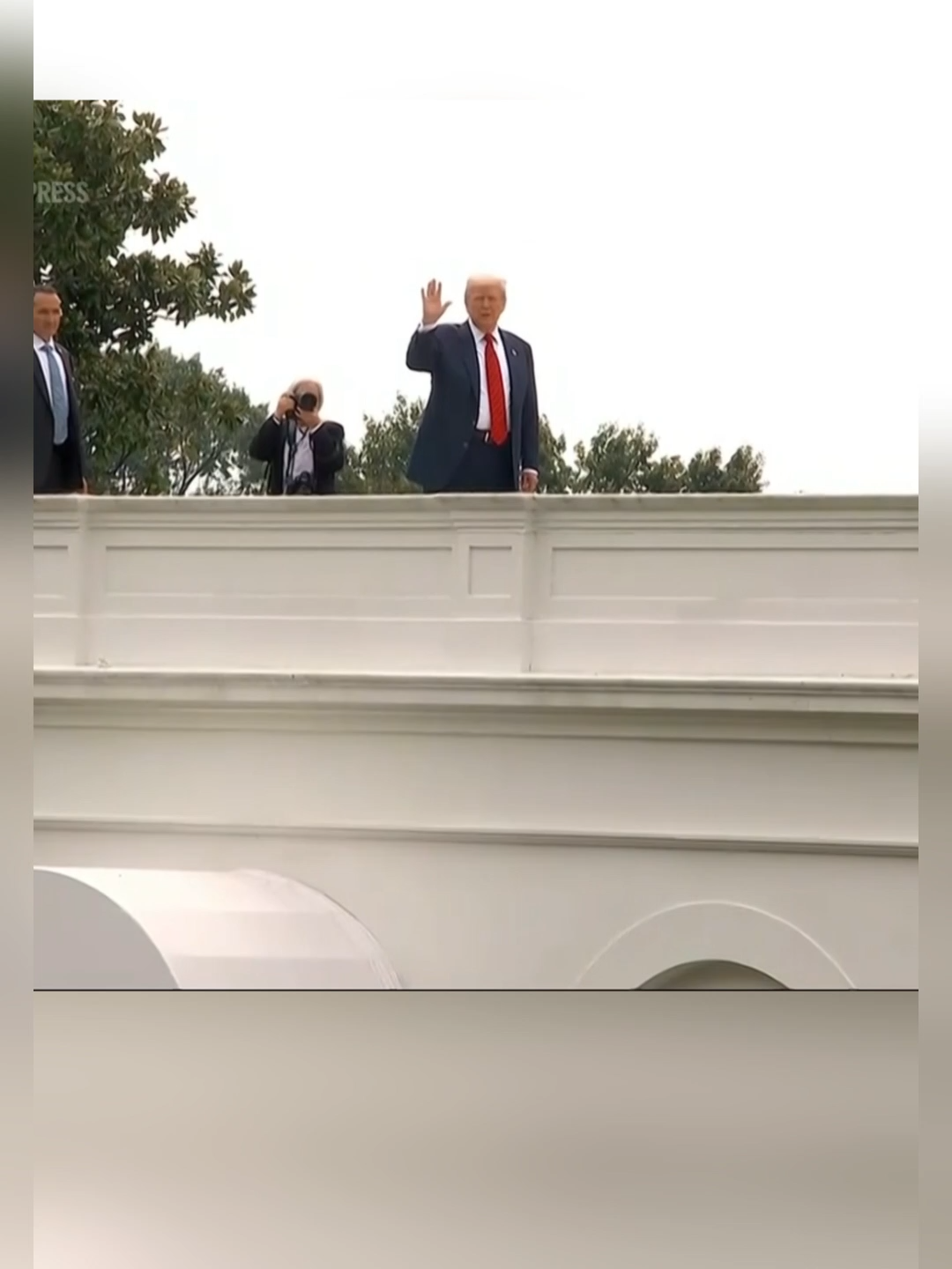 On the morning of 5 August, President Donald Trump appeared on the roof of the West Wing of the White House, seemingly to survey several areas, including the Rose Garden. He may have been surveying the ongoing renovation and construction work at the White House. Last month, the White House announced that construction of the new, $200 million #ballroom would begin in September. This will be the first structural change to the #executivemansion itself since the #trumanbalcony was added in 1948.  #DonaldTrump #rooftop #whitehouse #TrumpAdministration #DonaldTrumpJr #missiles #rosegarden #westwing #nuclearweapons #NuclearMissiles #somethingbeautiful #trump