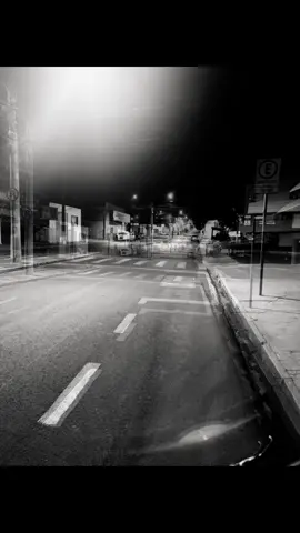🥀 . . . . . . . . . . . #livephoto #iphone #fyp #explore #explorepage #pravocê #paisagem #rua #noite 
