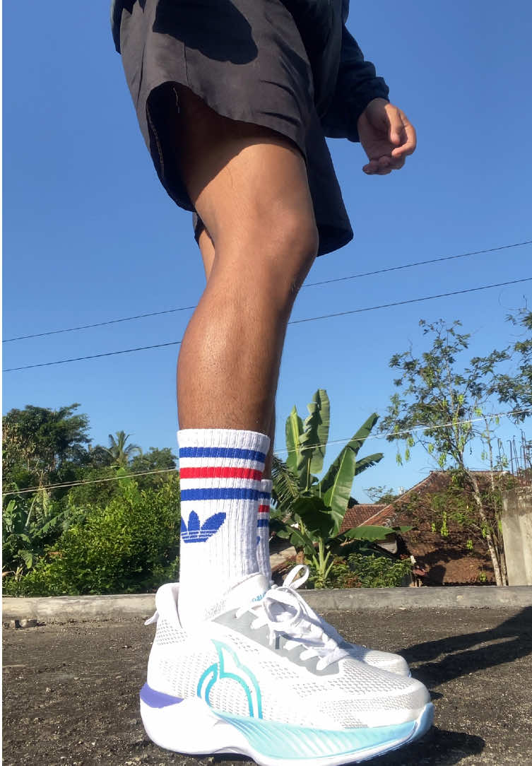 Sepatu running Ortus keren empuk dan ringan dana pelajar😎😎 #ortuseight #sepaturunning #sepatulari #sepatuolahraga #sepatukeren #sepatukekinian #sepatumurah #fyp #viral 
