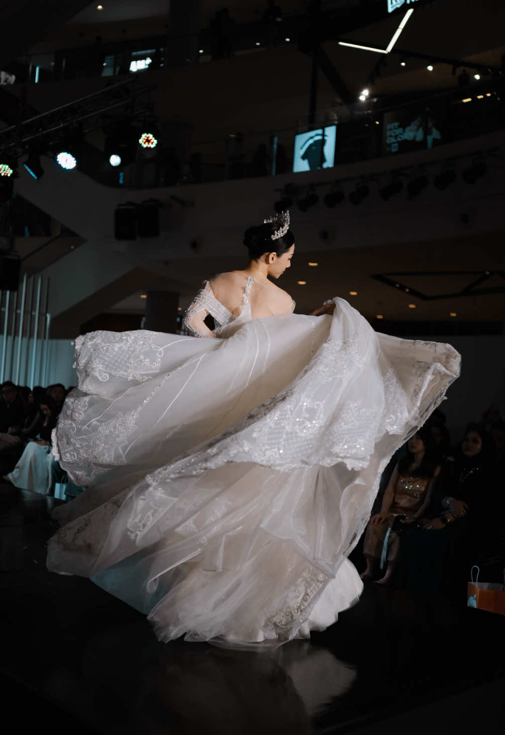 @IkmalMukmin ｜ Kedah Fashion Week 2025 #KFW2025 #kfwevolut10n #fyp #weddingdress #queen 