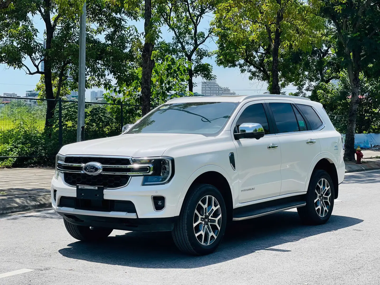 Ford Everest đăng ký 2025, bản Titanium cao cấp, màu sắc và nội thất như xe mới.  • Odo chuẩn chỉ 4.000 km, cam kết không tai nạn, không thủy kích.  • Sơn zin toàn bộ, xe 1 chủ sử dụng kỹ.  • Giá cực tốt – tiết kiệm ngay 100 triệu so với xe mới chính hãng. 📍 Xem xe tại: Nam Từ Liêm, Hà Nội.
