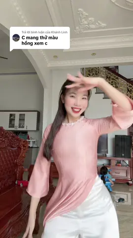 Trả lời @Khánh Linh  xinh luôn nha bà ơi😍😍😍 áo dài nhà em cứ gọi là đỉnh luôn nè#aodaitruyenthong #aodaivietnam 