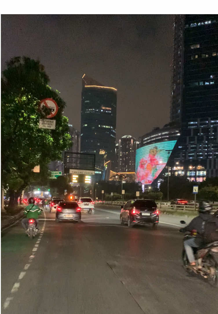 Aku dan kamu waktu itu #centralparkmall #jakartabarat #mentahanvideo #aesthetic #storywa 
