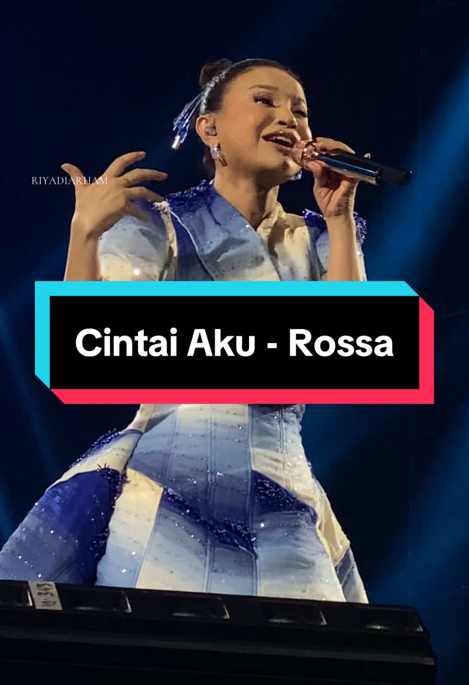 Cintai aku tapi jangan pake sakiti oke 👍🏽 @Rossa  #cintaiaku #rossa #pecintarossa #konser #konsermusik #konserjakarta #infokonser #konserrossa #fyp #foryoupage #xyzbca #fancam #riyadiarham #laguindonesia #lagusedih #lagugalau #lagupop #lagupopindonesia 