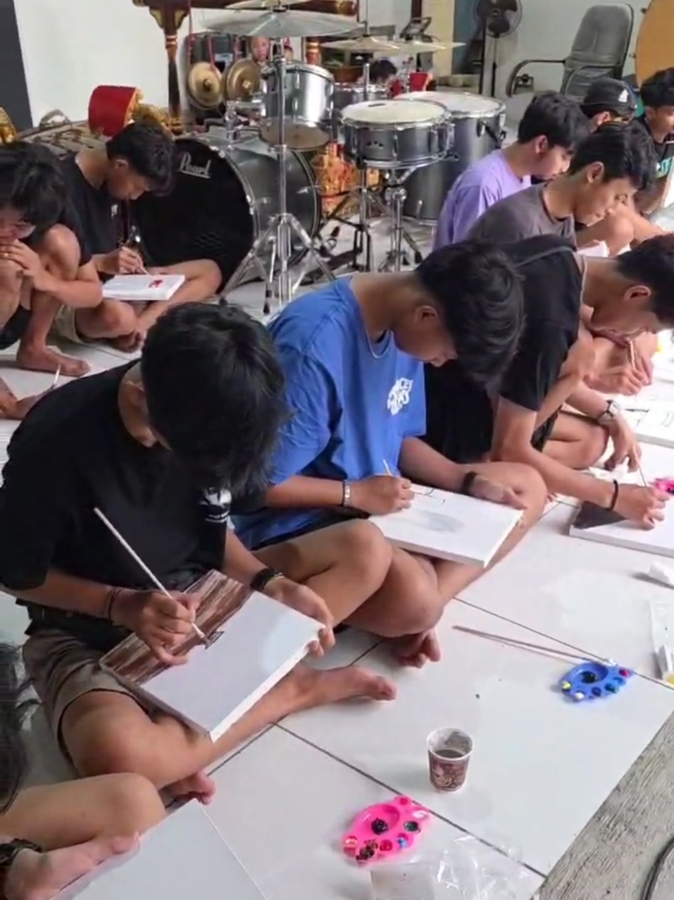 Memeriahkan kemerdekaan lomba menggambar ala anak TK 😂#garudawisnusatriamuda #gwsm #gsky #forpajaya #keronkeren 